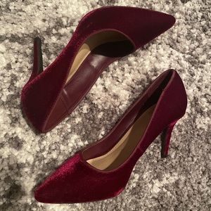 Red Velvet Pumps!!! Size 6! Worn Once! Great condition🤩